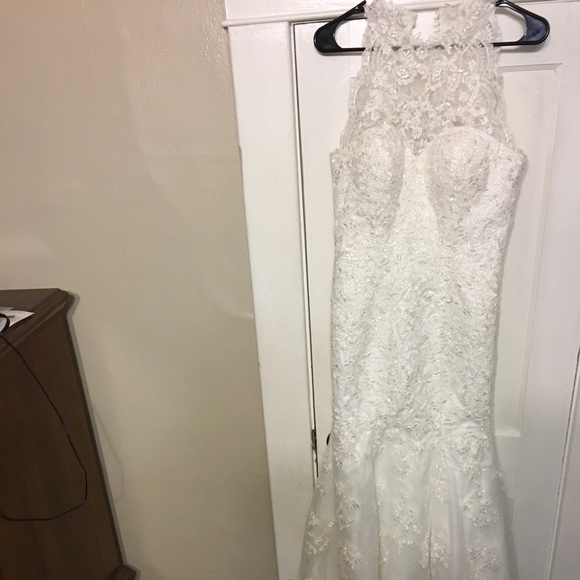 ***SOLD*** Wedding Dress - Picture 3 of 8